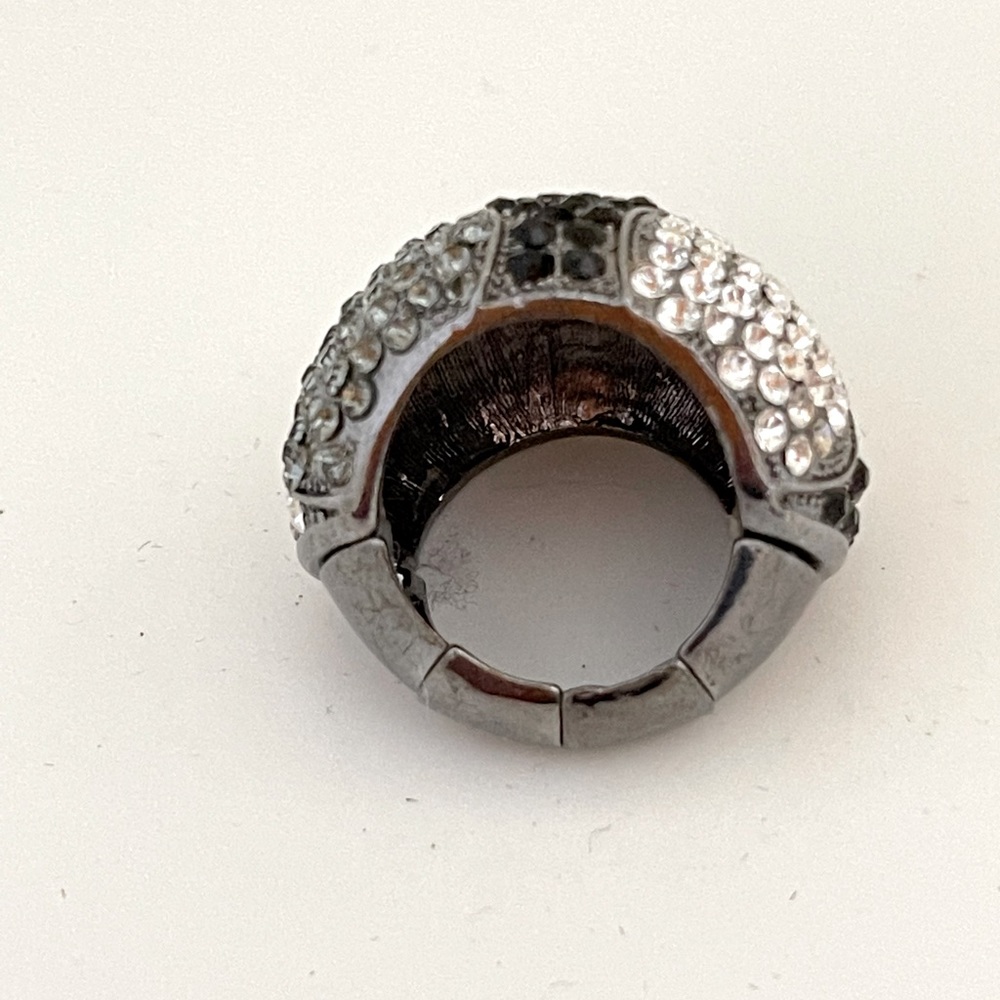 Expandable costume ring - Picture 2 of 2